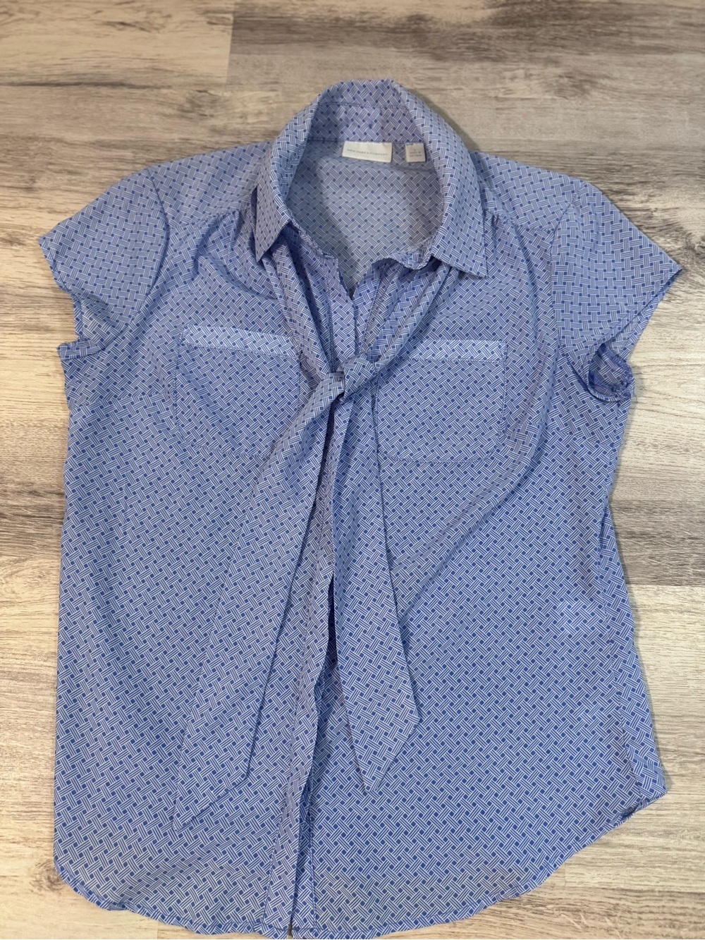 New York & Company Light Blue Patterned Tie-Neck Short Sleeve Blouse